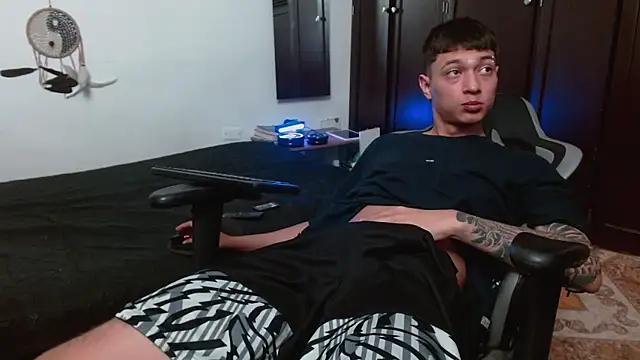 aaron blug online show from November 3, 9:59 pm