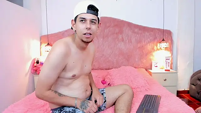 Derek and Skarlet online show from January 16, 4:22 pm