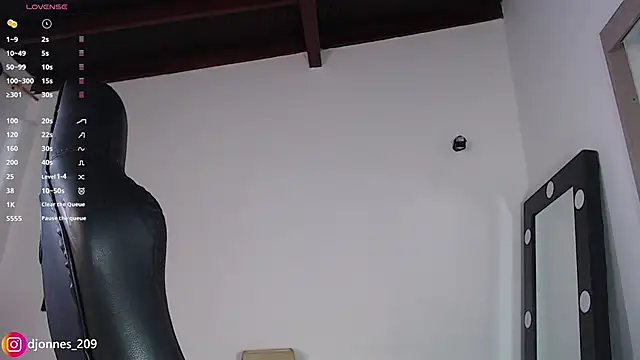 Snapshot of DilanJonnes_ chatting on May 26, 6:04 pm DilanJonnes online show from May 26, 6:04 pm