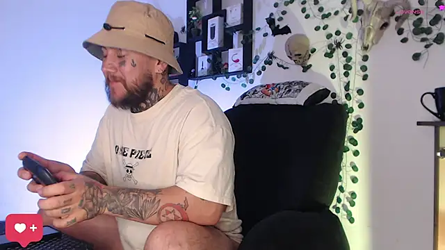 Snapshot of Ash_gusbig chatting on December 7, 3:25 am Ash gusbig online show from December 7, 3:25 am