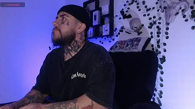 Snapshot of Ash_gusbig chatting on December 9, 10:30 pm Ash gusbig online show from December 9, 10:30 pm