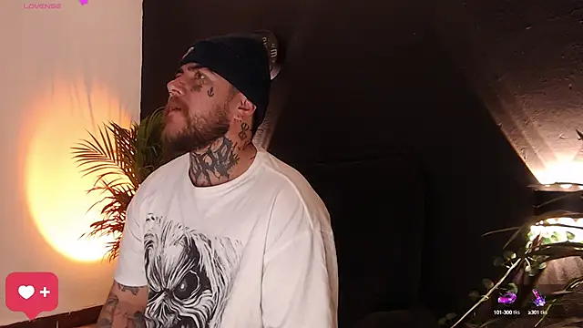 Snapshot of Ash_gusbig chatting on January 7, 2:31 am Ash gusbig online show from January 7, 2:31 am