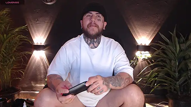 Snapshot of Ash_gusbig chatting on January 9, 2:33 am Ash gusbig online show from January 9, 2:33 am