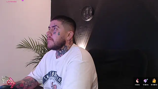 Snapshot of Ash_gusbig chatting on February 20, 3:12 am Ash gusbig online show from February 20, 3:12 am