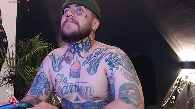 Snapshot of Ash_gusbig chatting on March 23, 5:00 am Ash gusbig online show from March 23, 5:00 am