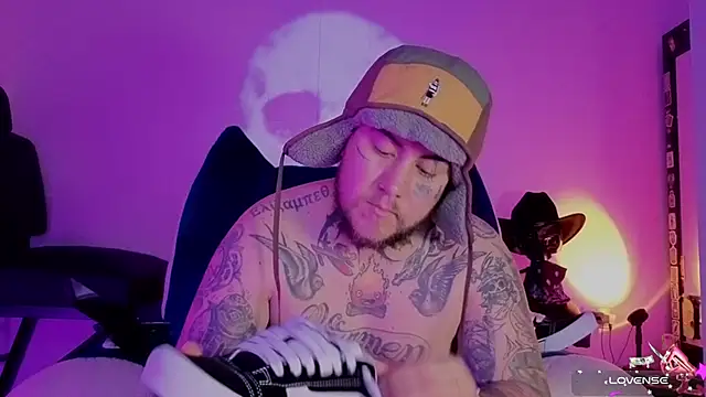 Snapshot of Ash_gusbig chatting on November 10, 1:04 am Ash gusbig online show from November 10, 1:04 am