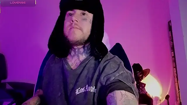 Snapshot of Ash_gusbig chatting on November 11, 1:27 am Ash gusbig online show from November 11, 1:27 am