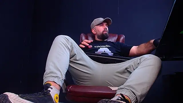 Snapshot of JackEthann chatting on October 13, 5:07 am JackEthann online show from October 13, 5:07 am