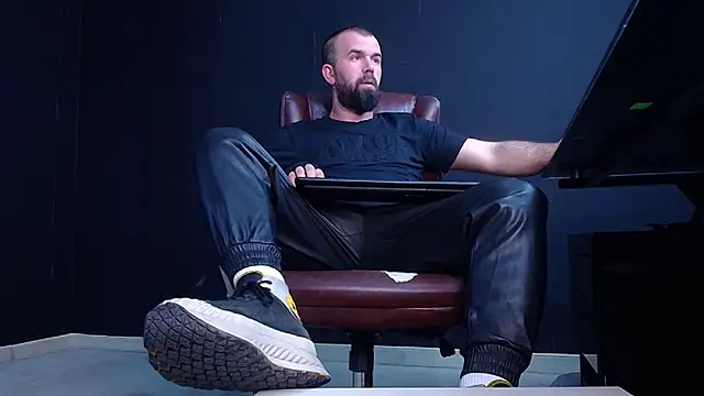 Snapshot of JackEthann chatting on November 17, 6:41 am JackEthann online show from November 17, 6:41 am