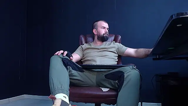 Snapshot of JackEthann chatting on November 18, 6:40 am JackEthann online show from November 18, 6:40 am