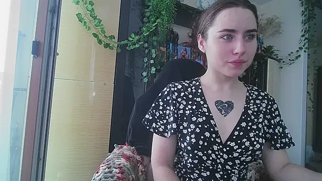 Snapshot of Aurora_workerr chatting on June 22, 8:22 am Aurora workerr online show from June 22, 8:22 am