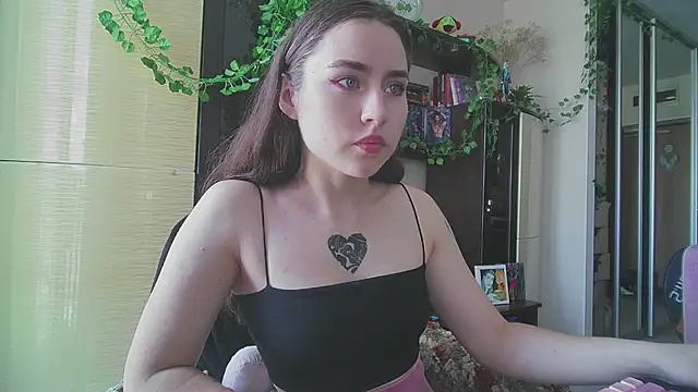 Snapshot of Aurora_workerr chatting on June 24, 8:24 am Aurora workerr online show from June 24, 8:24 am