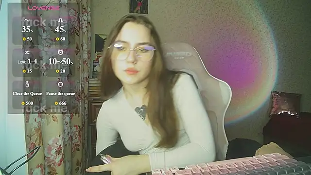 Snapshot of Aurora_workerr chatting on July 21, 1:35 pm Aurora workerr online show from July 21, 1:35 pm
