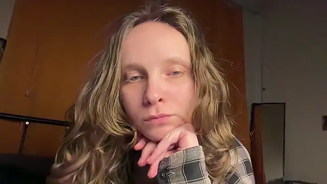 Snapshot of MikkyMoony chatting on October 25, 7:30 pm MikkyMoony online show from October 25, 7:30 pm