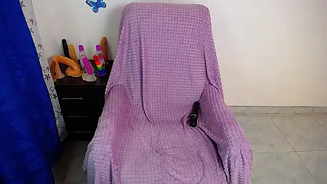 Snapshot of hot_girl01_hanna chatting on November 30, 4:22 pm hot girl01 hanna online show from November 30, 4:22 pm