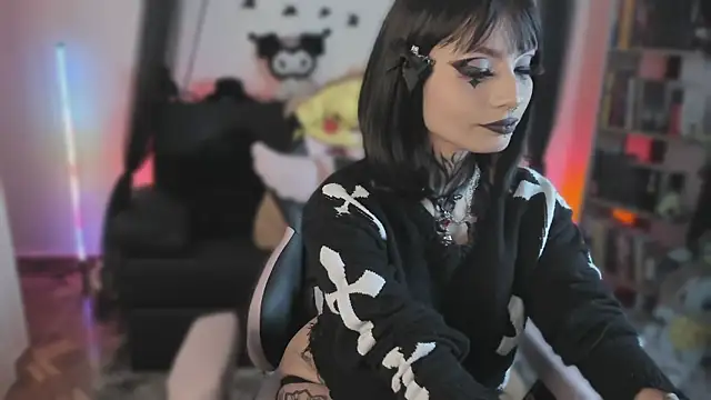 Naomii Soto online show from April 18, 4:55 pm