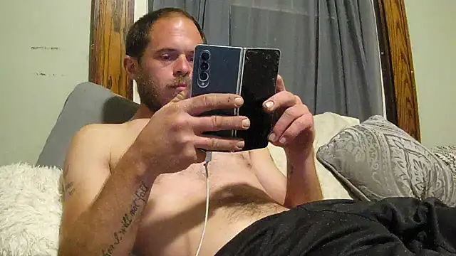 Snapshot of Bigoleslong98765 chatting on October 15, 6:13 am Bigoleslong98765 online show from October 15, 6:13 am