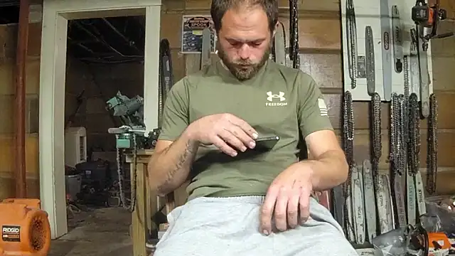 Snapshot of Bigoleslong98765 chatting on October 23, 4:12 am Bigoleslong98765 online show from October 23, 4:12 am