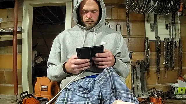 Snapshot of Bigoleslong98765 chatting on November 15, 7:05 am Bigoleslong98765 online show from November 15, 7:05 am