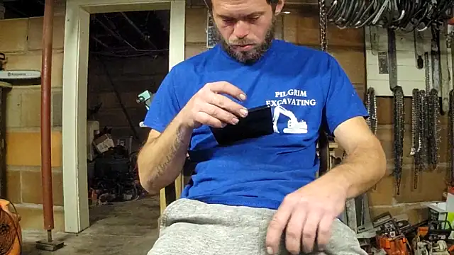 Snapshot of Bigoleslong98765 chatting on November 17, 4:18 am Bigoleslong98765 online show from November 17, 4:18 am