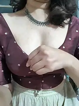 Brown Maxi online show from December 13, 1:44 pm