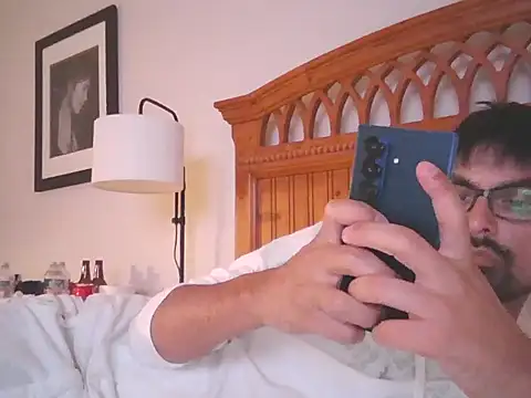 Snapshot of spence204011 chatting on October 19, 1:28 am spence204011 online show from October 19, 1:28 am