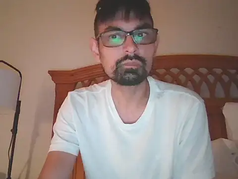 Snapshot of spence204011 chatting on October 24, 9:33 pm spence204011 online show from October 24, 9:33 pm