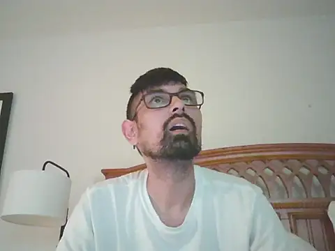 Snapshot of spence204011 chatting on October 28, 2:48 am spence204011 online show from October 28, 2:48 am