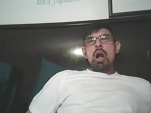 Snapshot of spence204011 chatting on December 21, 1:57 am spence204011 online show from December 21, 1:57 am