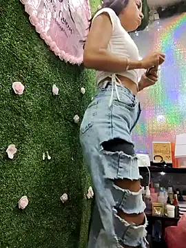 Snapshot of Anifer chatting on December 14, 3:04 pm Anifer online show from December 14, 3:04 pm