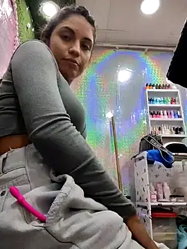 Snapshot of Anifer chatting on January 16, 6:27 pm Anifer online show from January 16, 6:27 pm