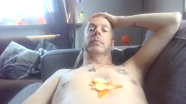 Snapshot of SHARPSkinhead chatting on May 14, 12:56 pm SHARPSkinhead online show from May 14, 12:56 pm