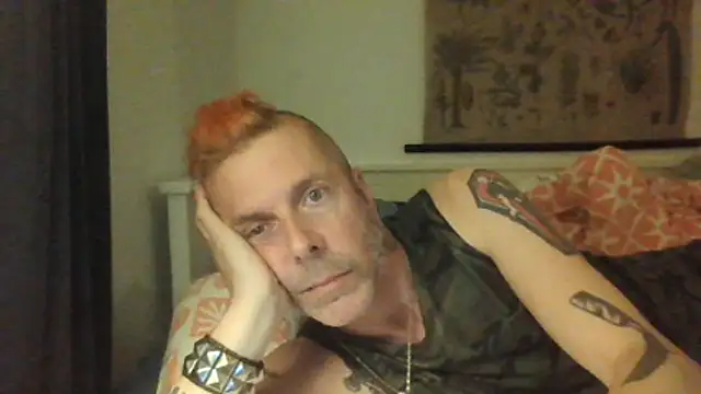 Snapshot of SHARPSkinhead chatting on May 22, 8:58 pm SHARPSkinhead online show from May 22, 8:58 pm