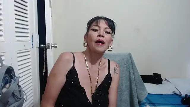 Snapshot of electra-mommy chatting on February 17, 4:04 pm electra-mommy online show from February 17, 4:04 pm