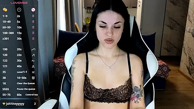 Mary   Moore online show from October 31, 5:30 am