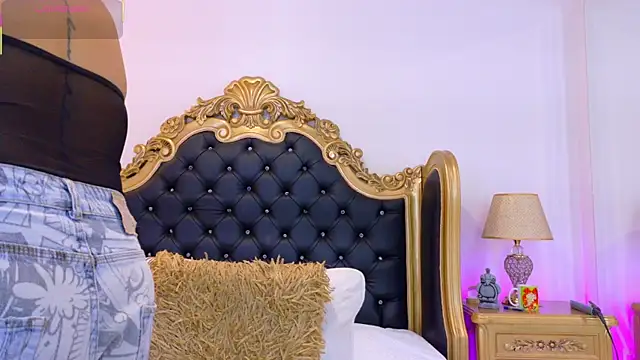 AdelinaVans online show from April 15, 11:39 am