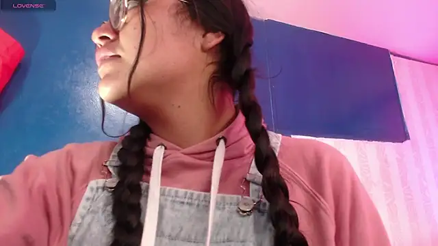 Snapshot of vitoria23_ chatting on April 17, 2:20 pm vitoria23 online show from April 17, 2:20 pm