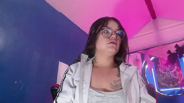 Snapshot of vitoria23_ chatting on July 17, 2:34 pm vitoria23 online show from July 17, 2:34 pm