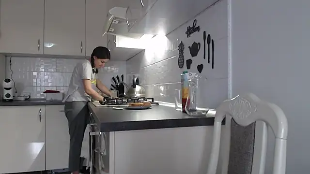  JustmeHere  online show from November 15, 9:06 am