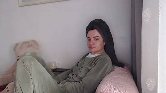  JustmeHere  online show from December 19, 9:27 am