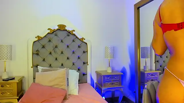 Snapshot of Pushaina__ chatting on December 18, 3:15 am Pushaina online show from December 18, 3:15 am