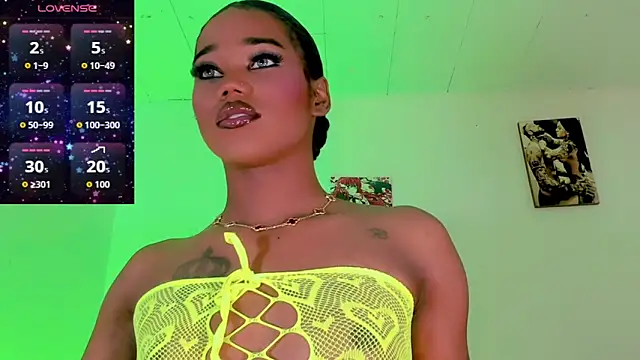 Snapshot of naomy__xx chatting on October 22, 3:07 am naomy xx online show from October 22, 3:07 am