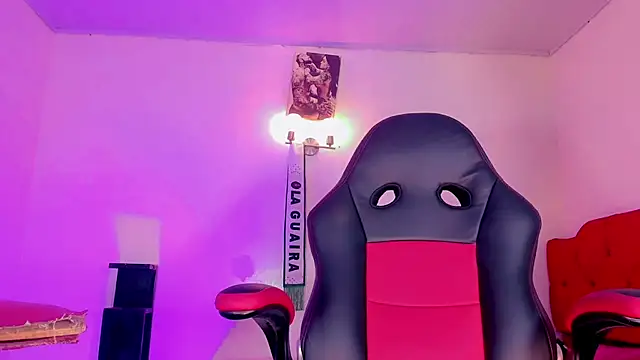 Snapshot of naomy__xx chatting on November 7, 11:21 am naomy xx online show from November 7, 11:21 am