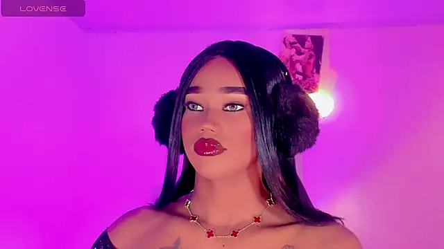 Snapshot of naomy__xx chatting on November 25, 3:17 am naomy xx online show from November 25, 3:17 am