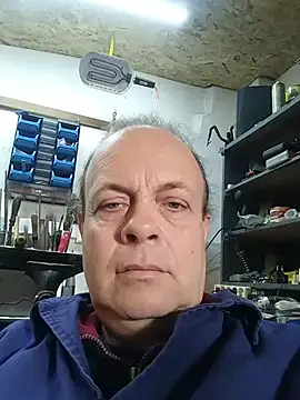Snapshot of 1Kalandor@xh chatting on February 13, 8:32 am 1Kalandorxh online show from February 13, 8:32 am