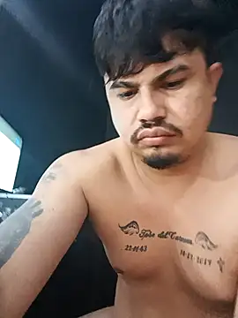 Snapshot of DickMasterfindom chatting on January 16, 3:43 am DickMasterfindom online show from January 16, 3:43 am