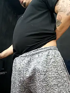 Snapshot of DickMasterfindom chatting on January 17, 5:12 am DickMasterfindom online show from January 17, 5:12 am