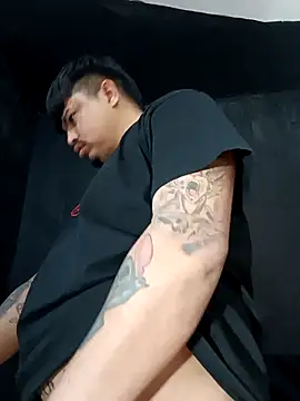 Snapshot of DickMasterfindom chatting on January 18, 4:44 pm DickMasterfindom online show from January 18, 4:44 pm