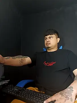 Snapshot of DickMasterfindom chatting on February 2, 5:50 am DickMasterfindom online show from February 2, 5:50 am