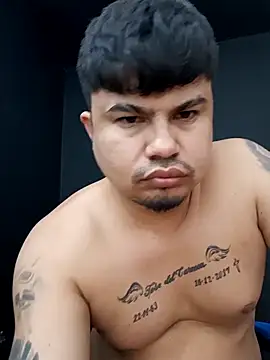 Snapshot of DickMasterfindom chatting on February 7, 1:20 am DickMasterfindom online show from February 7, 1:20 am